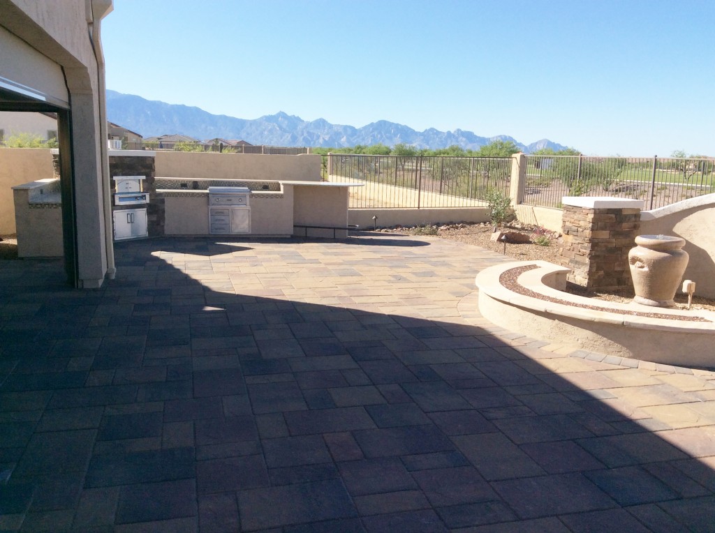 Paver Patio (Belgard) with Pizza Oven & Fire Pit